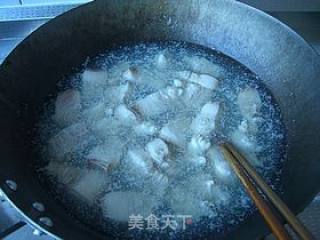 玉米红烧肉的做法步骤：2