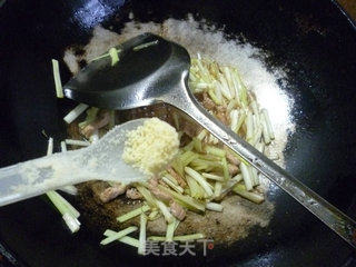 韭菜芽炒里脊肉的做法步骤：10
