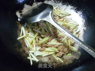 韭菜芽炒里脊肉的做法步骤：11