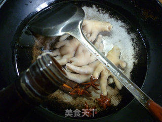 红烧鸡爪的做法步骤：4
