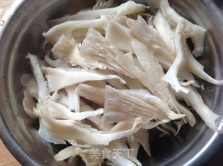 孜然蘑菇的做法步骤：1