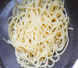 肉酱意大利面的做法步骤：8