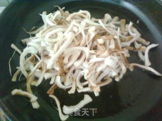 手撕香菇根的做法步骤：3