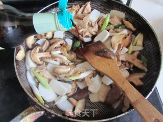 青蒜肉丝炒年糕的做法步骤：8