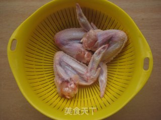瑞士鸡翅的做法步骤：1