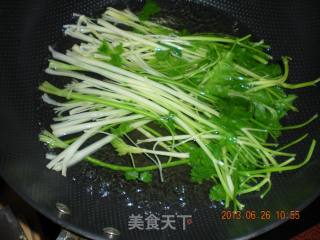 芹菜猪肉大馄饨的做法步骤：2