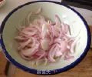 冰镇爽口洋葱拌木耳的做法步骤：1