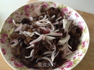 冰镇爽口洋葱拌木耳的做法步骤：6