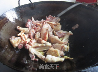 香菇烧鸡公的做法步骤：5