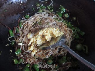 茶树菇炒粉的做法步骤：8