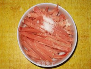 胡萝卜圆白菜炒肉的做法步骤：3