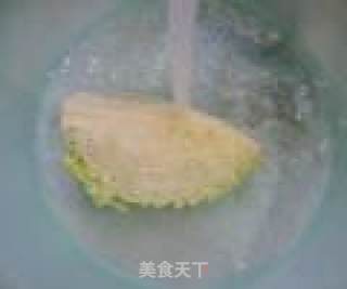 花生米炒圆白菜的做法步骤：2