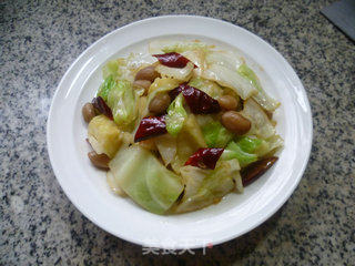 花生米炒圆白菜的做法步骤：11