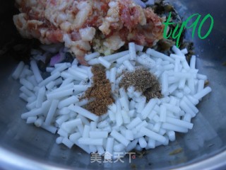 雪菜粉条肉包的做法步骤：2