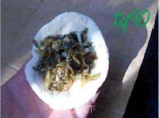 雪菜粉条肉包的做法步骤：5
