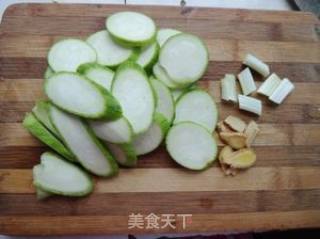 丝瓜蛋花汤的做法步骤：1