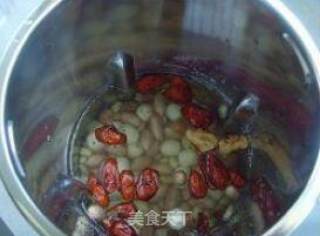 飞利浦免滤豆浆机：营养不过滤，美味不减分---红枣莲子养颜豆浆的做法步骤：3