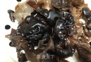 韭花炒木耳的做法步骤：1