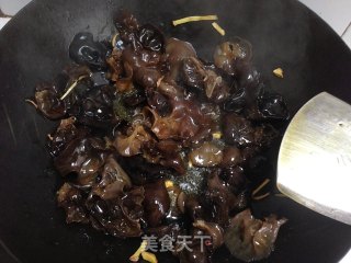 韭花炒木耳的做法步骤：3