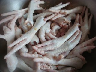泡椒凤爪的做法步骤：1