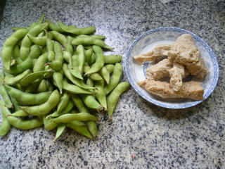 醉麸拌毛豆的做法步骤：1
