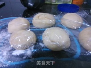 花样豆沙包的做法步骤：3