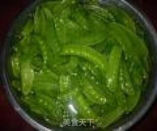 鸡肉炒荷兰豆的做法步骤：2