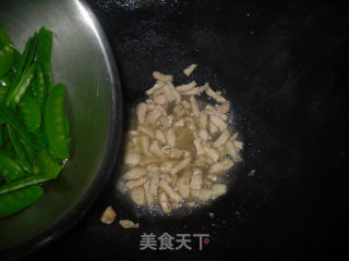 鸡肉炒荷兰豆的做法步骤：7