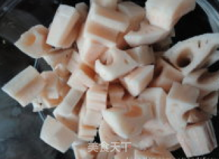 香脆椒盐藕丁的做法步骤：1