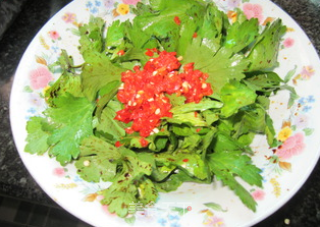 凉拌芹菜叶的做法步骤：5
