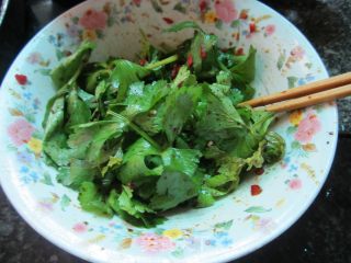 凉拌芹菜叶的做法步骤：6