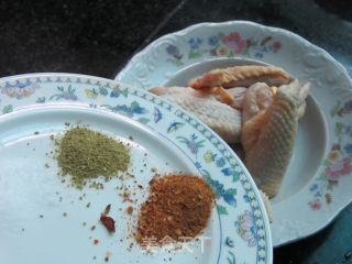 烤鸡翅的做法步骤：1