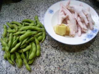 毛豆凤爪汤的做法步骤：1