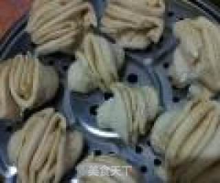 五香花卷的做法步骤：7