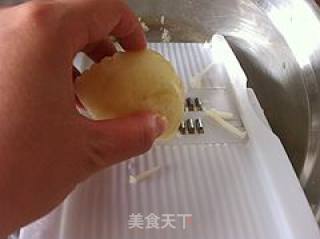 煎饼卷大葱的做法步骤：2
