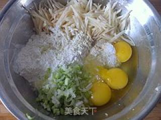 煎饼卷大葱的做法步骤：4
