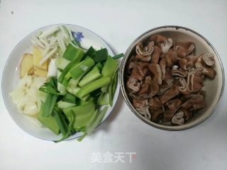爆炒卤味的做法步骤：3