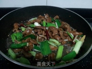 爆炒卤味的做法步骤：7
