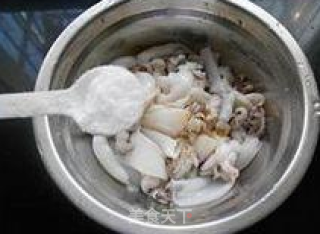 墨鱼籽烧土豆的做法步骤：2