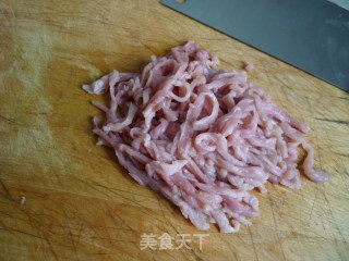 鱼香肉丝的做法步骤：1
