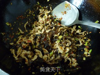 鱼香肉丝的做法步骤：9