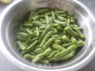 豆角蒸面的做法步骤：2