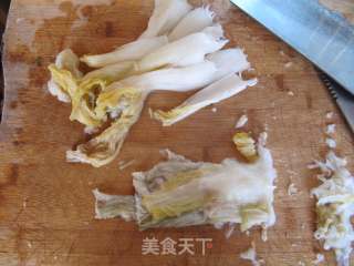 酸菜炖血肠的做法步骤：1