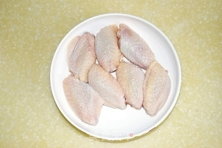 干煎鸡翅中的做法步骤：1