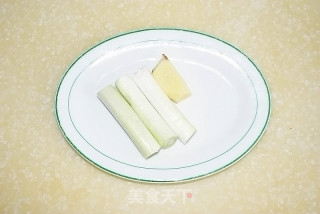 干煎鸡翅中的做法步骤：2