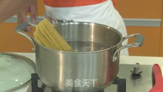 三丝炒意大利面的做法步骤：1