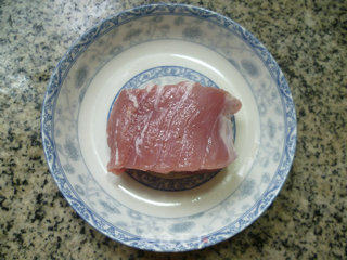 胡萝卜带豆炒里脊肉的做法步骤：2