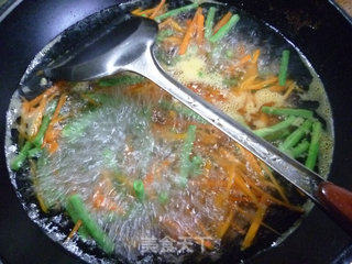 胡萝卜带豆炒里脊肉的做法步骤：8