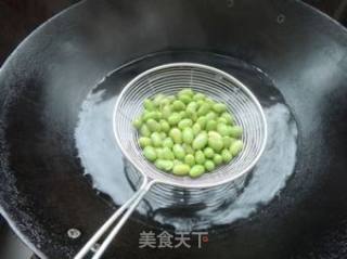 腊肠拌毛豆的做法步骤：3