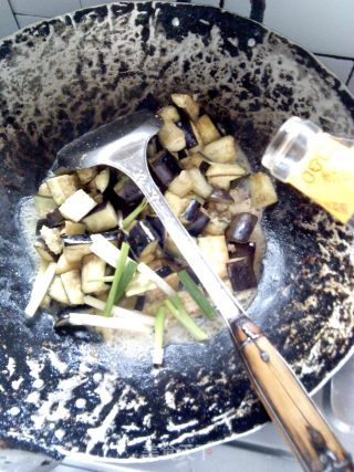 一举两得吃出健康—————【鱼籽烧茄子】的做法步骤：7